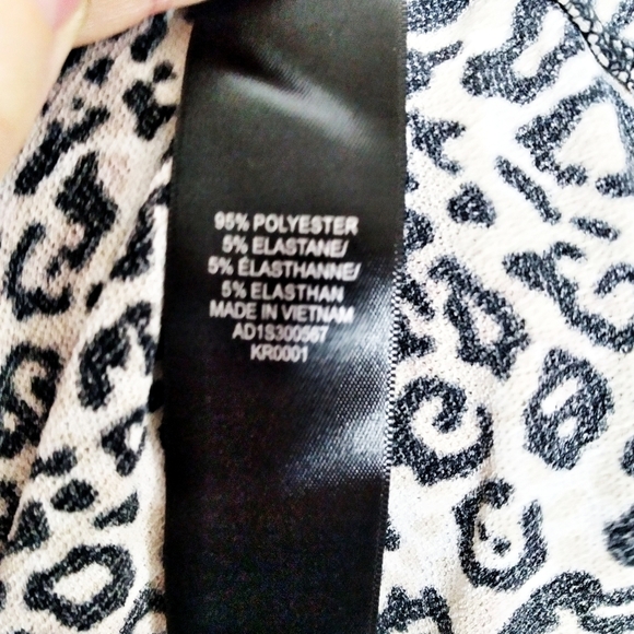 Adrianna Papell Leopard Print Sleeveless Blouse - Picture 8 of 9